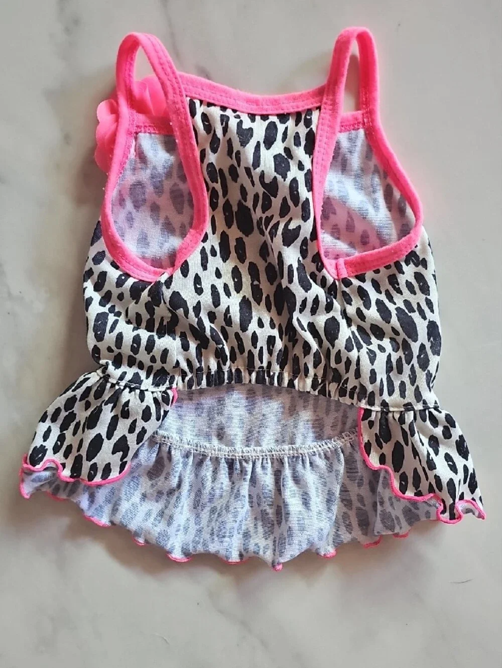 SImply wag cute leopard